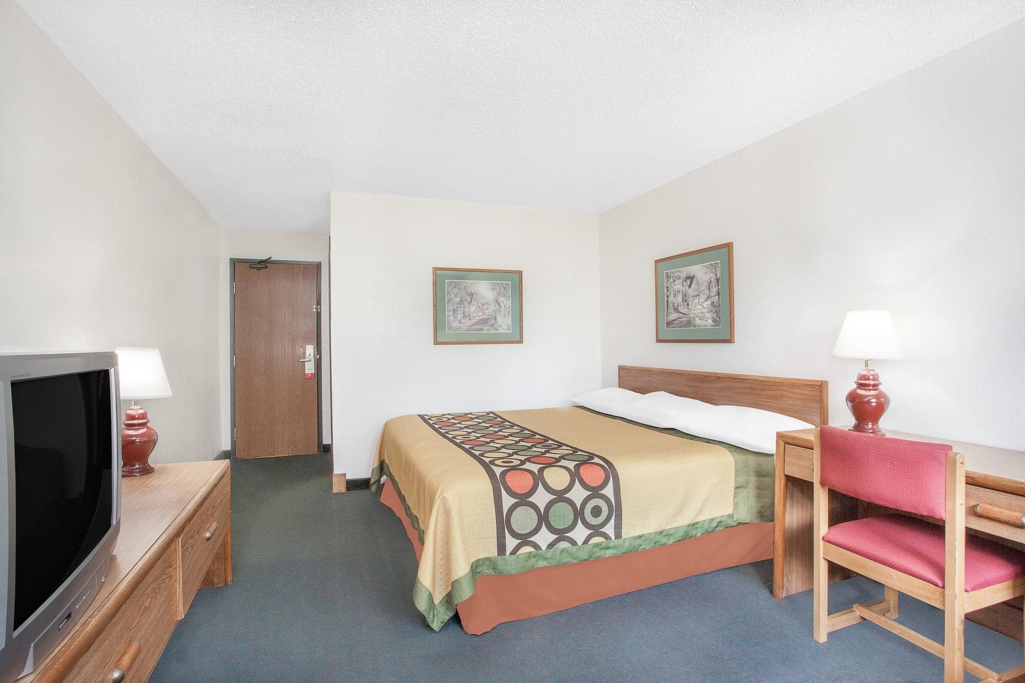 Super 8 By Wyndham Queensbury Glens Falls Екстер'єр фото