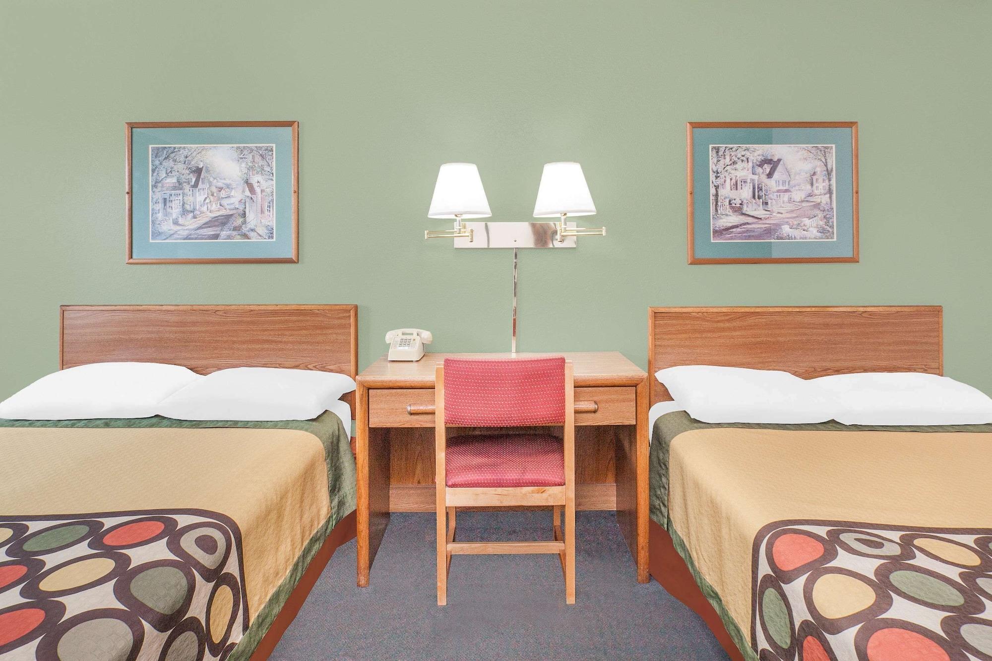 Super 8 By Wyndham Queensbury Glens Falls Екстер'єр фото