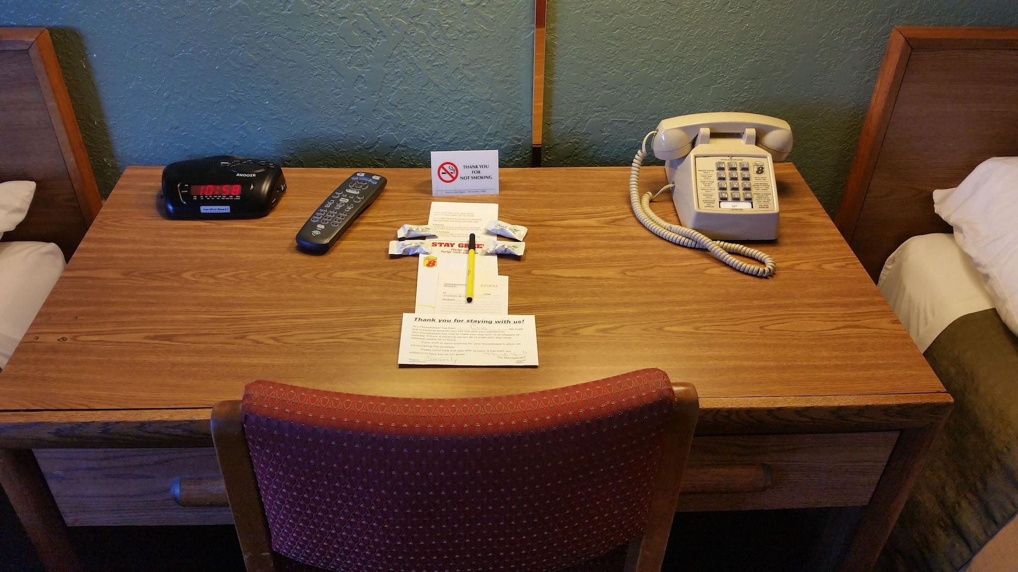 Super 8 By Wyndham Queensbury Glens Falls Екстер'єр фото