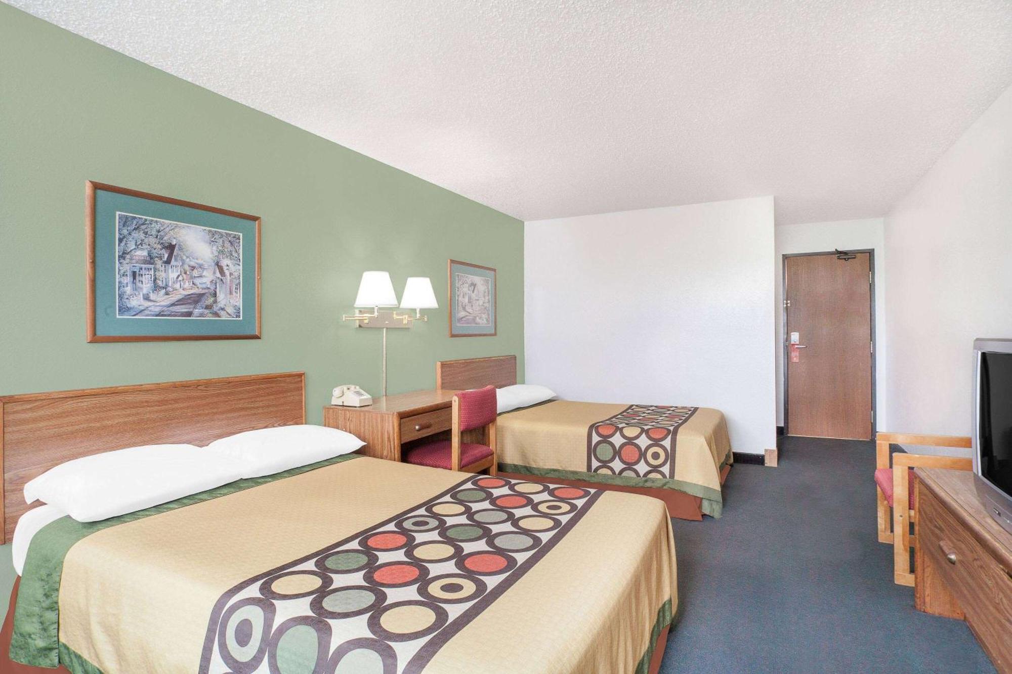 Super 8 By Wyndham Queensbury Glens Falls Екстер'єр фото