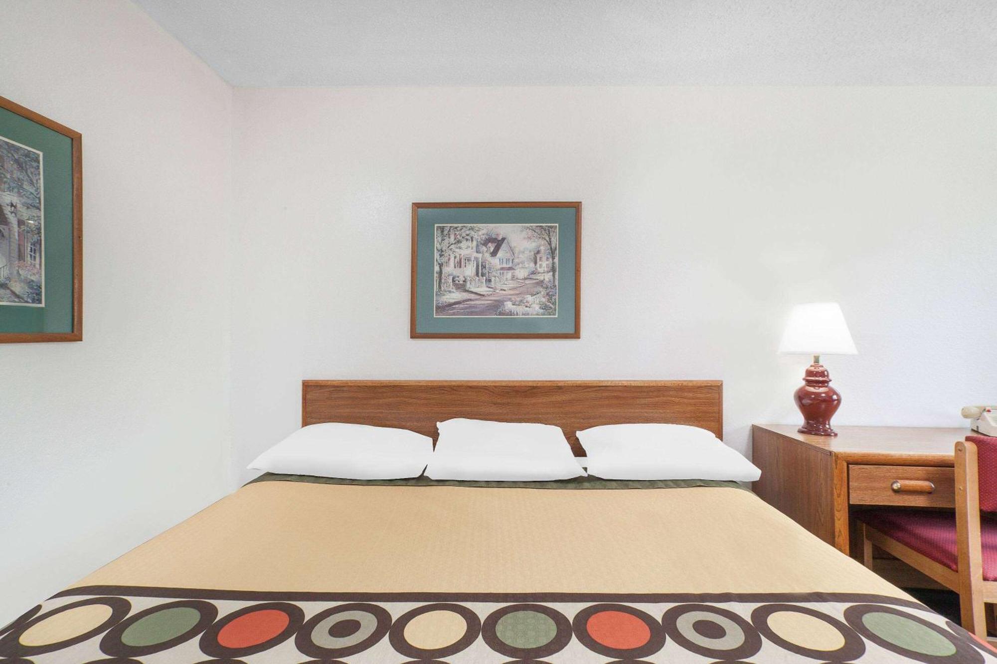 Super 8 By Wyndham Queensbury Glens Falls Екстер'єр фото
