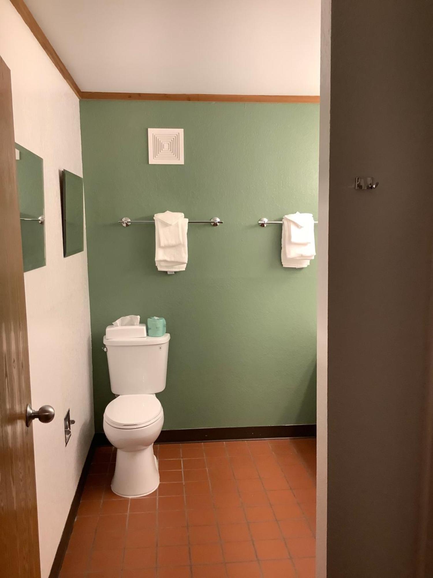 Super 8 By Wyndham Queensbury Glens Falls Екстер'єр фото
